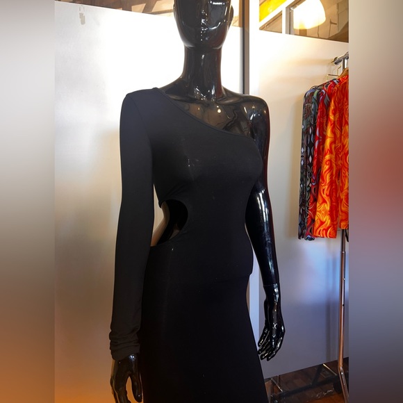 SIEMPRE Black One Sleeve Maxi Dress w/ Cutout - Picture 3 of 3